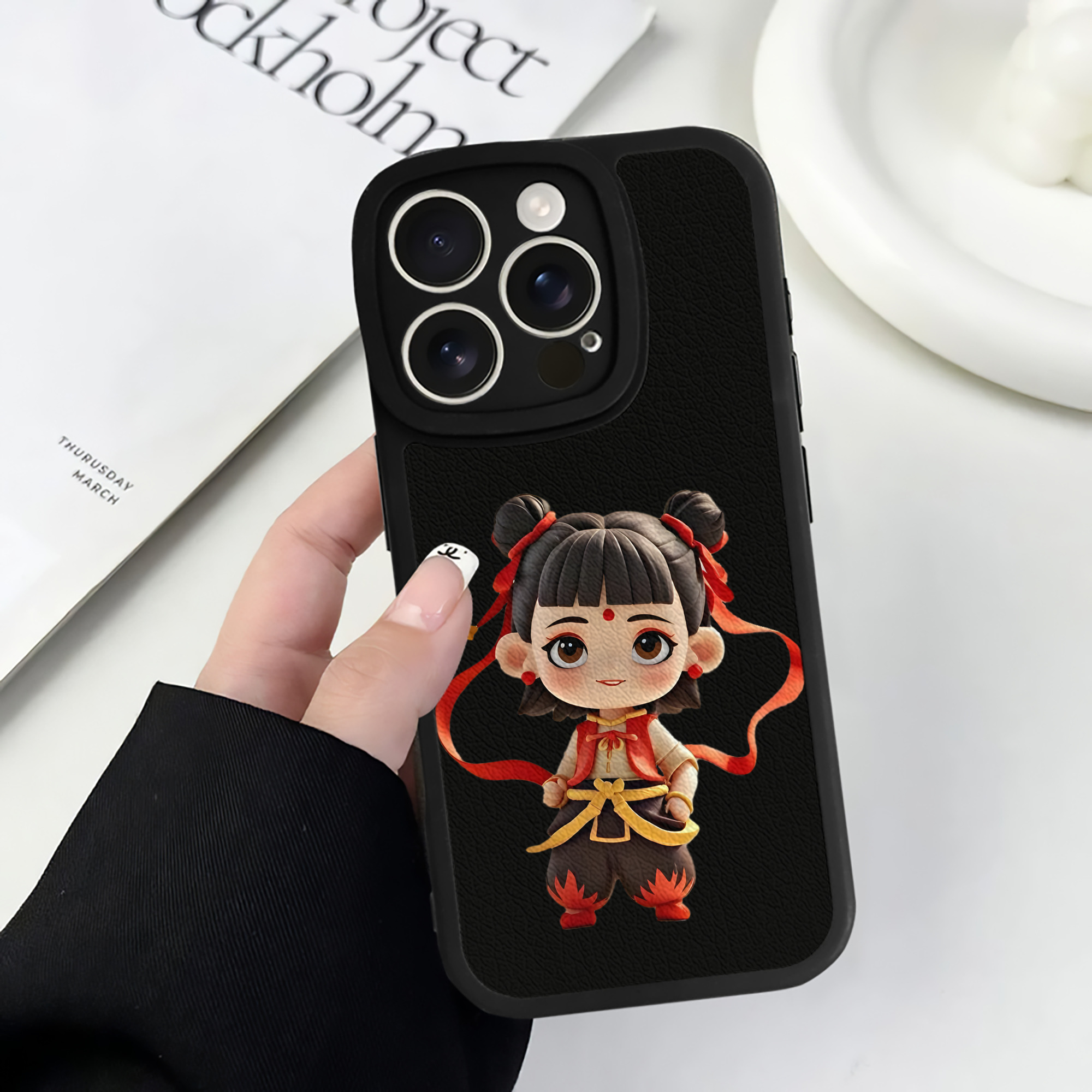 （画像用） Ne Zha 2 ナタ 魔童の大暴れ 【iPhone 16シリーズ対応】シリコンスマホケース（レザー調） 材質：シリコン